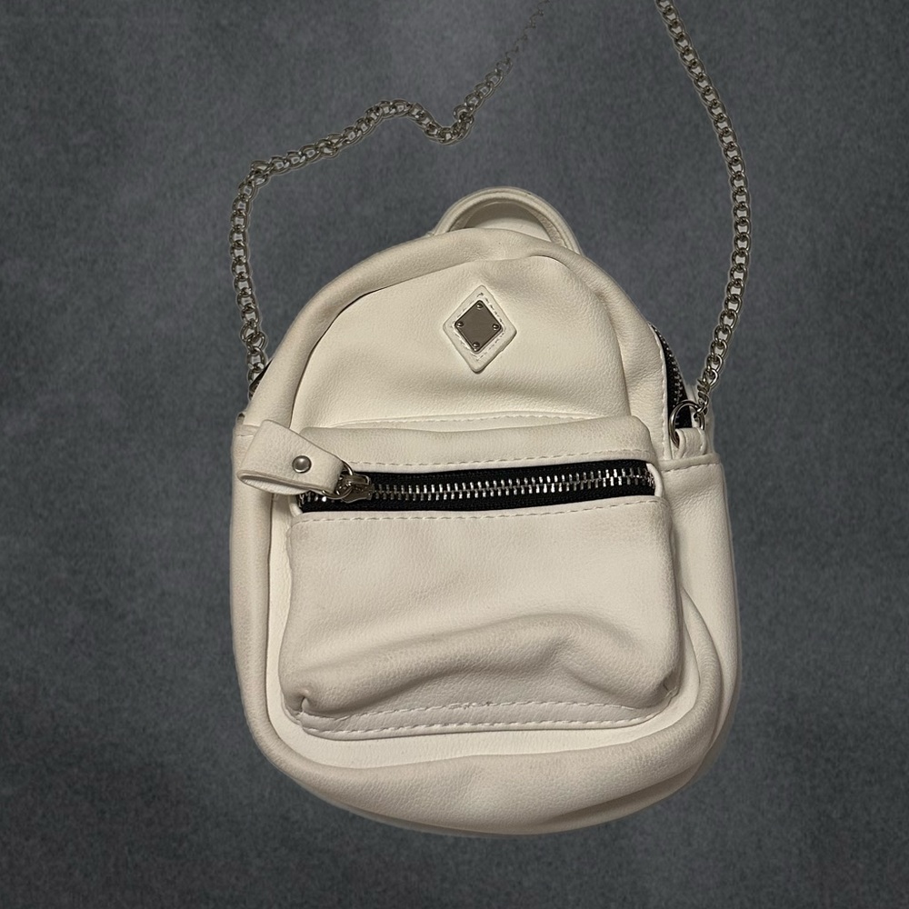 Claire's whiteβ small purse